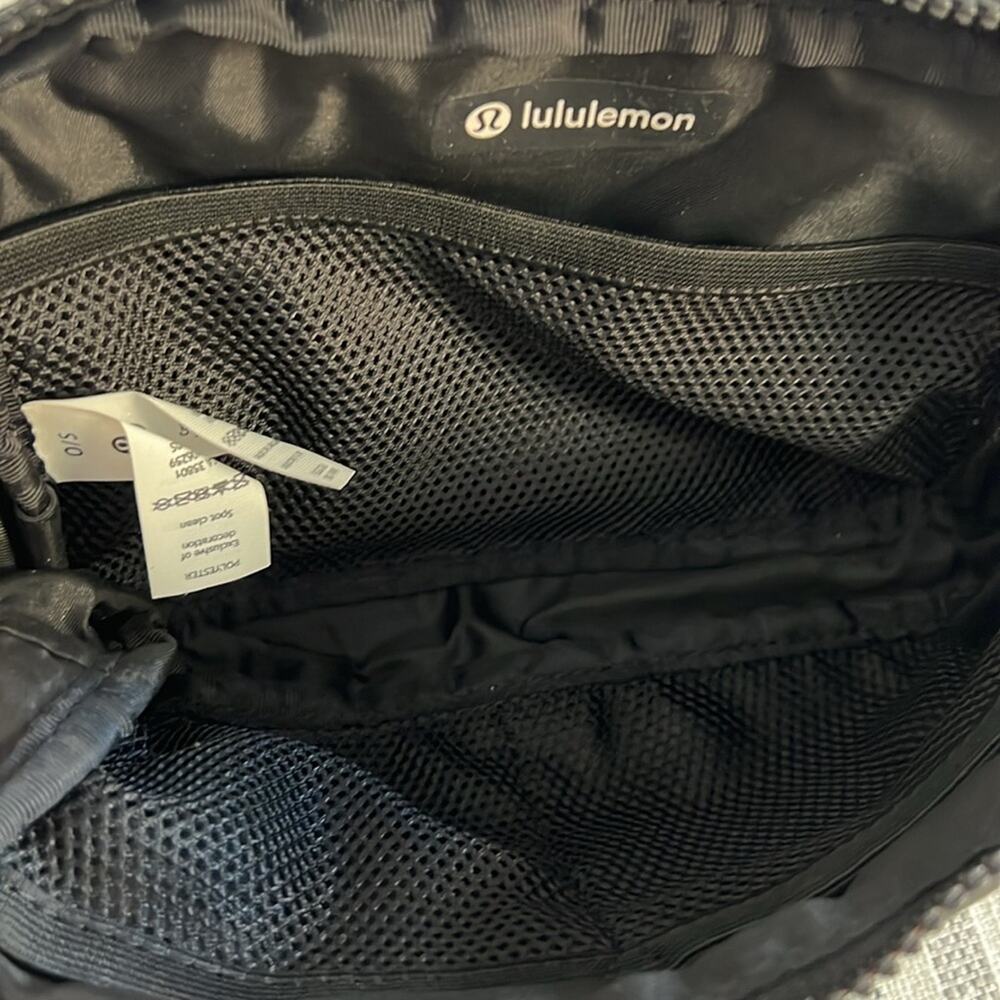 LULULEMON black everywhere belt bag 1L - Picture 6 of 9